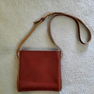 Vtg Mondani vegan simulated brunt red leather adjustable strap crossbody bag 8"
